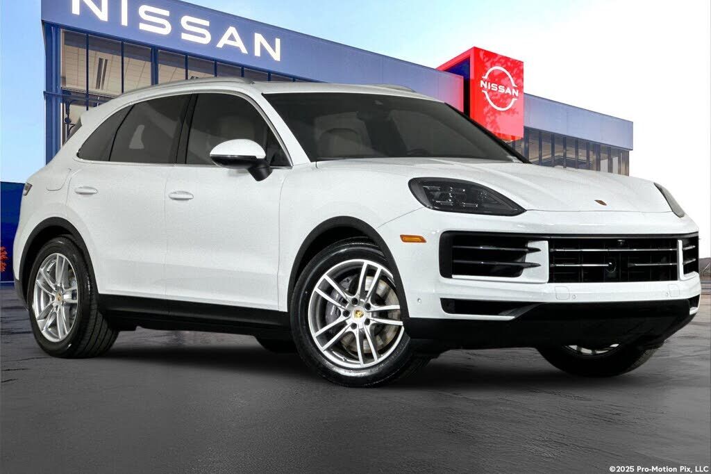 2024 PORSCHE Cayenne