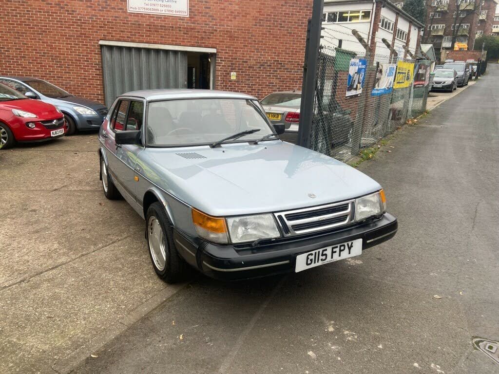 Saab 900