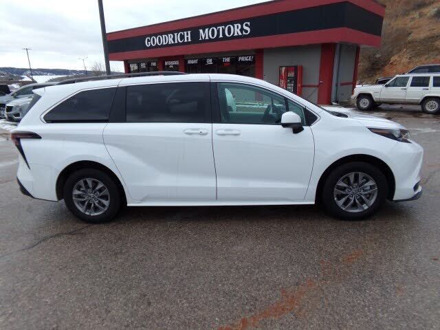 2025 TOYOTA Sienna