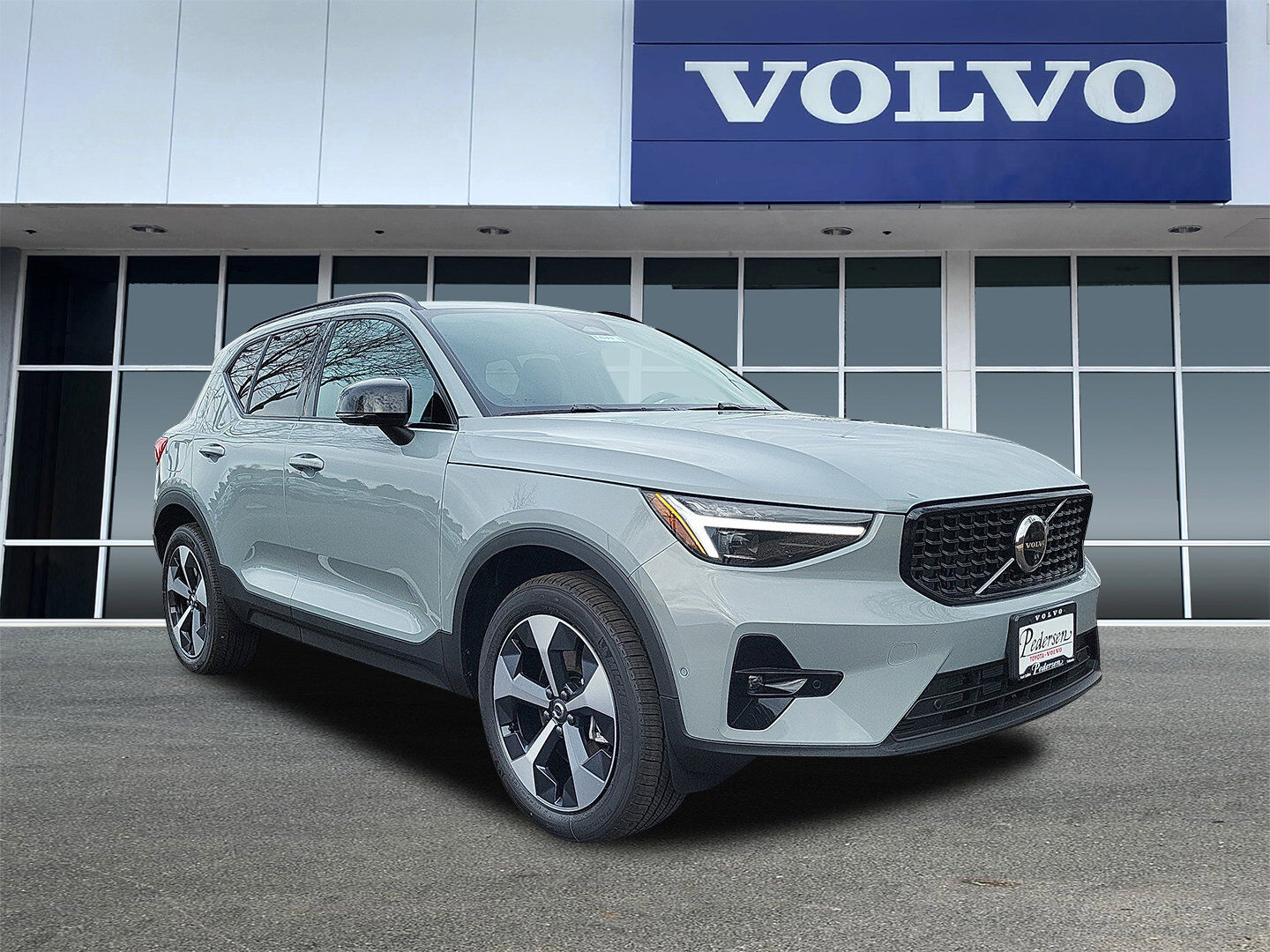 2026 VOLVO XC40