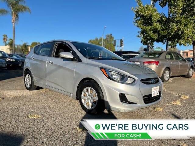 2012 HYUNDAI Accent