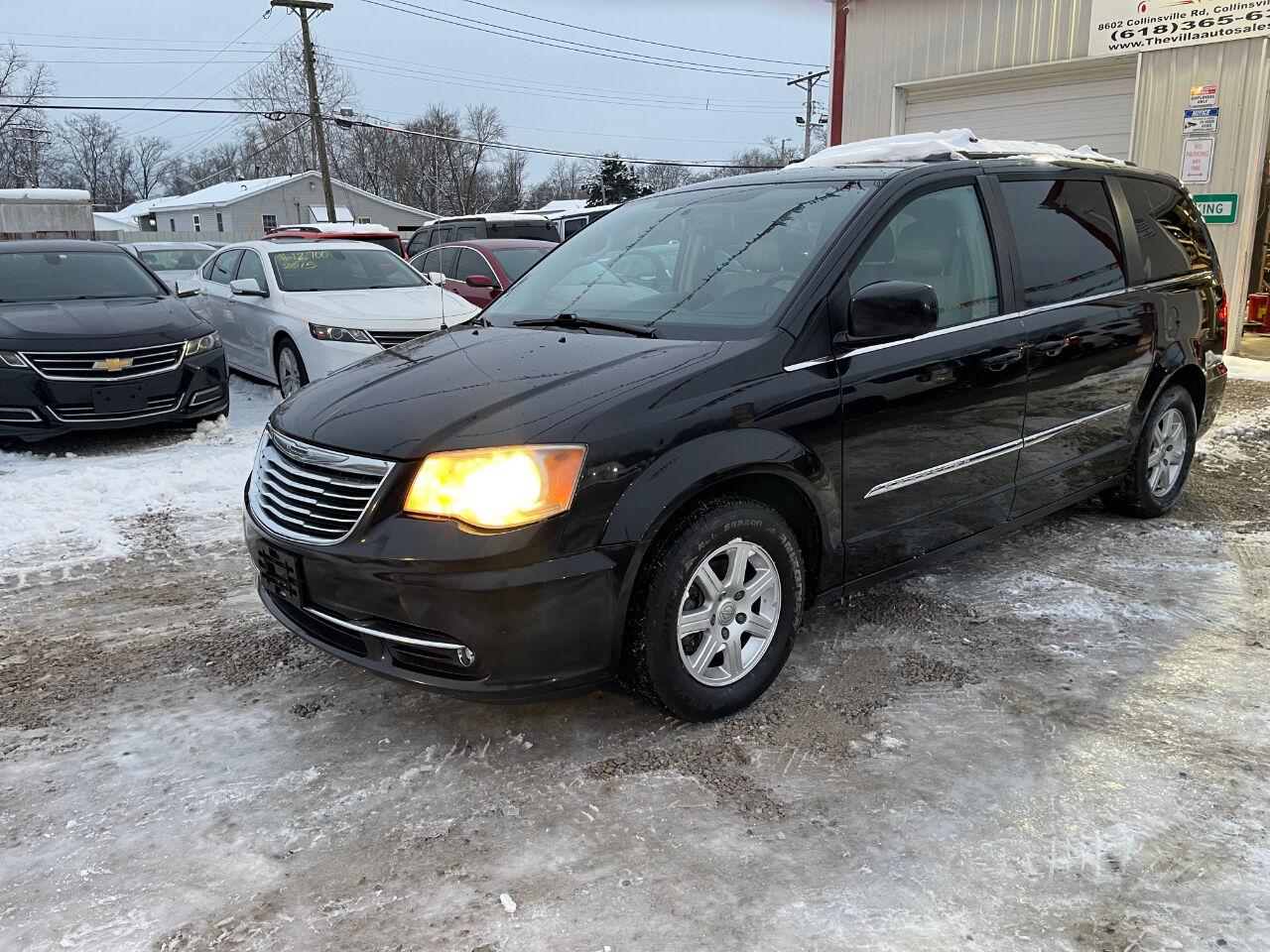 2013 CHRYSLER Town and Country