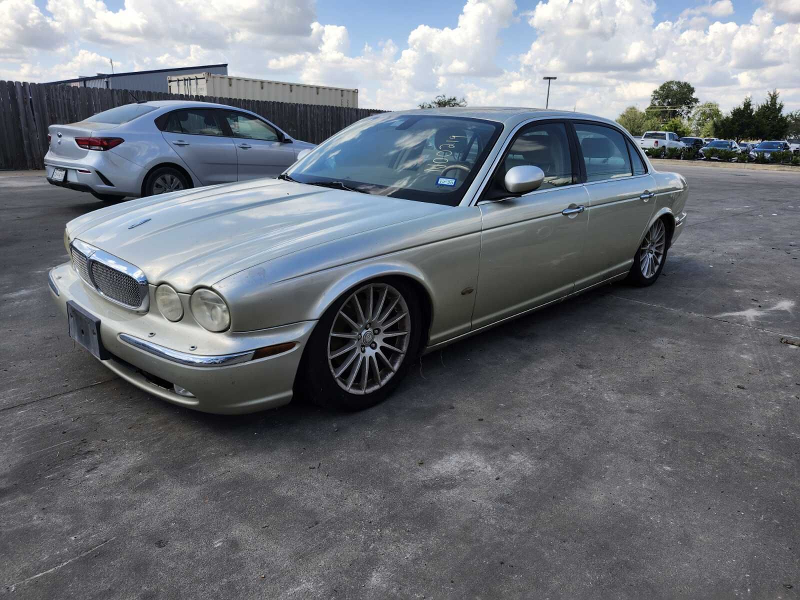 Jaguar XJ