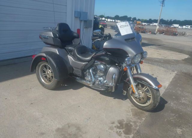2016 HARLEY DAVIDSON FLHTCUTG / Tri Glide Ultra