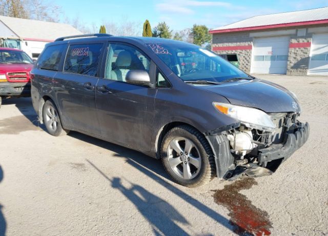 2016 TOYOTA Sienna