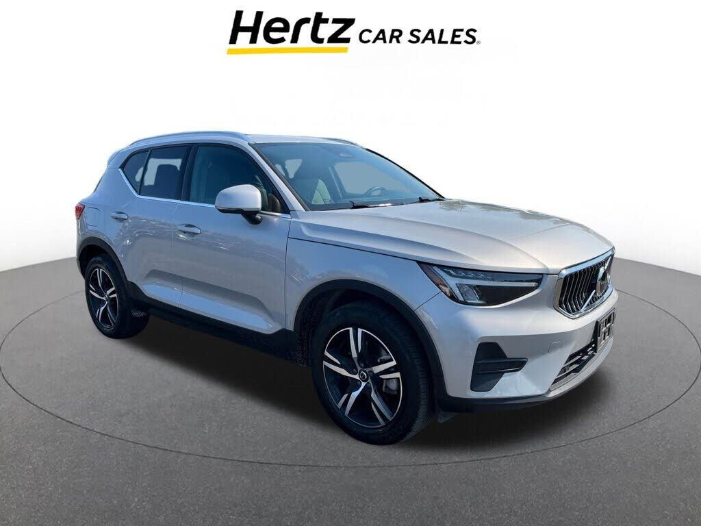 2024 VOLVO XC40