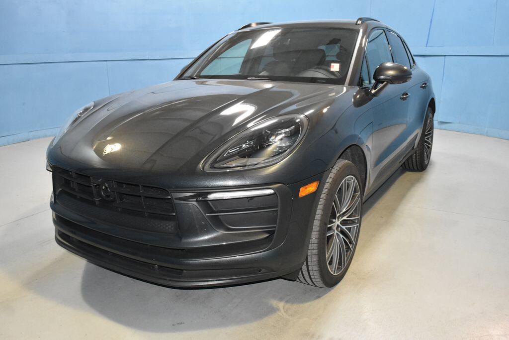 2025 PORSCHE Macan