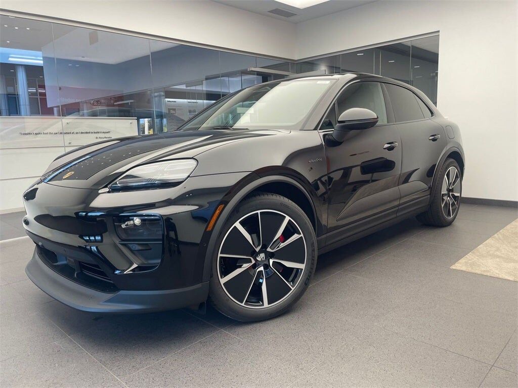 2025 PORSCHE Macan