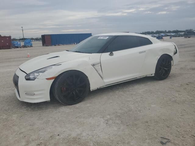 2015 NISSAN GT-R