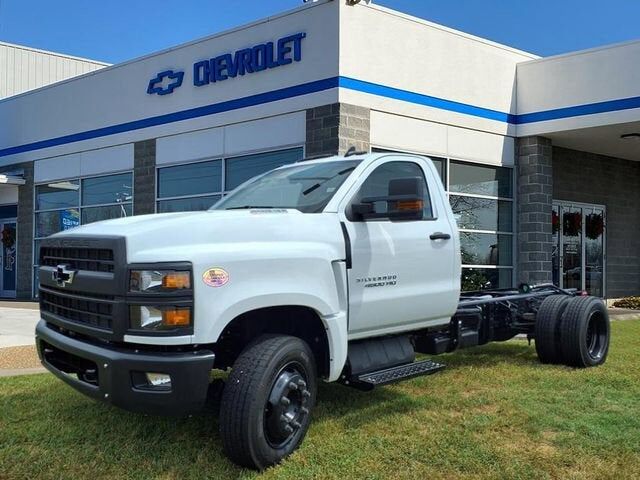 2025 GMC Silverado Medium Duty