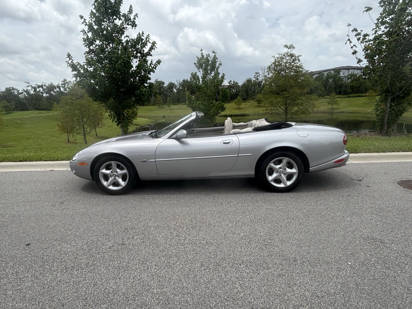 Jaguar XK8