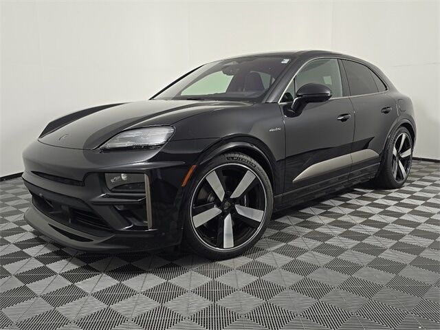 2025 PORSCHE Macan