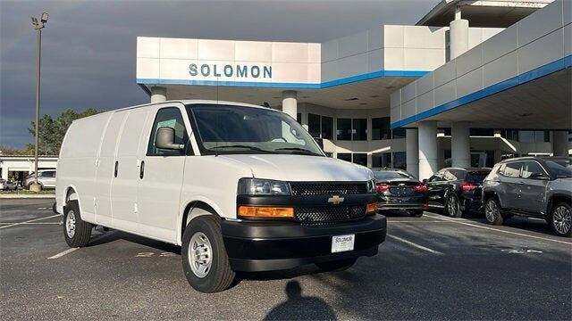 2025 CHEVROLET Express
