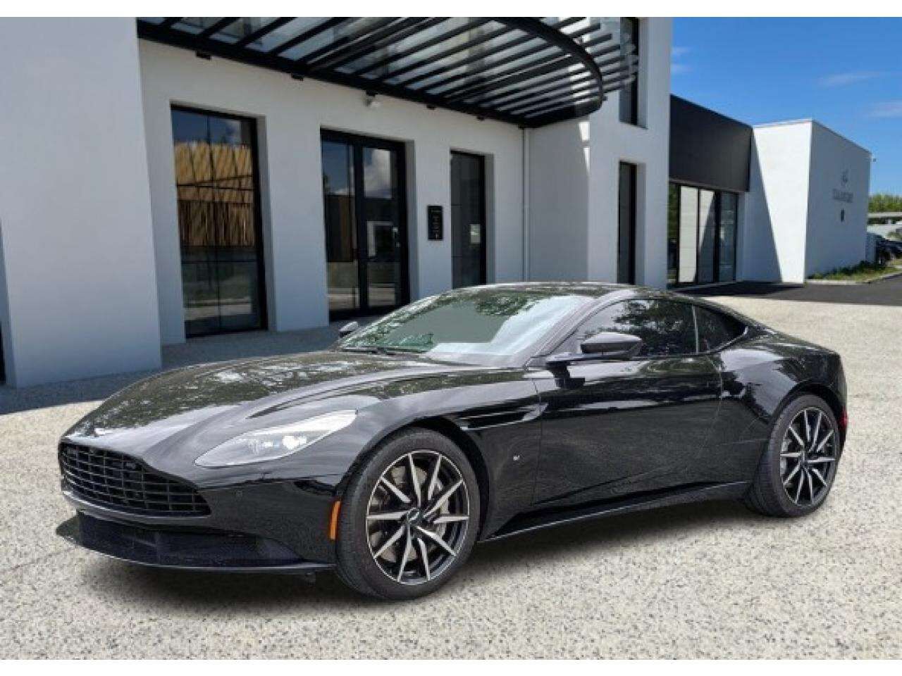 Aston Martin DB11