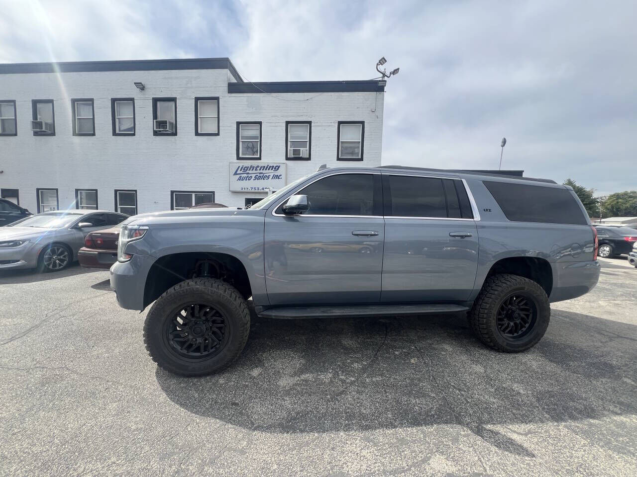 2016 CHEVROLET Suburban