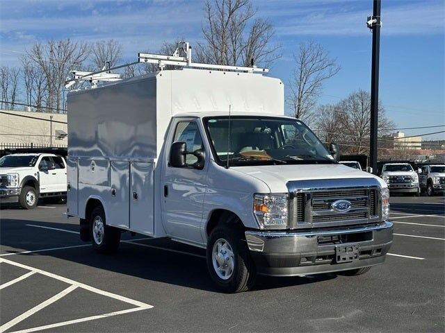 2025 FORD E-350