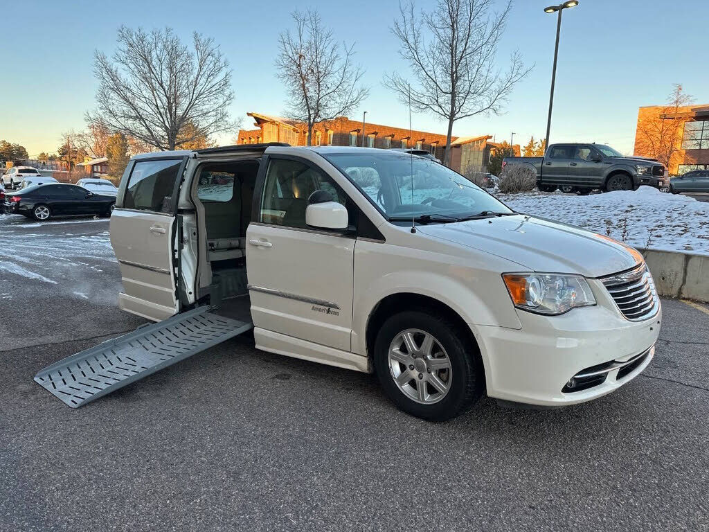 2012 CHRYSLER Town and Country
