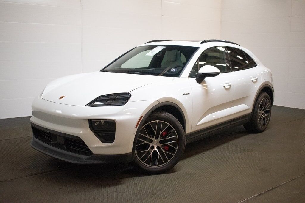2025 PORSCHE Macan