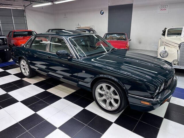 Jaguar XJR