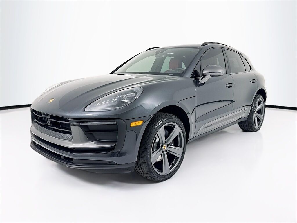2026 PORSCHE Macan