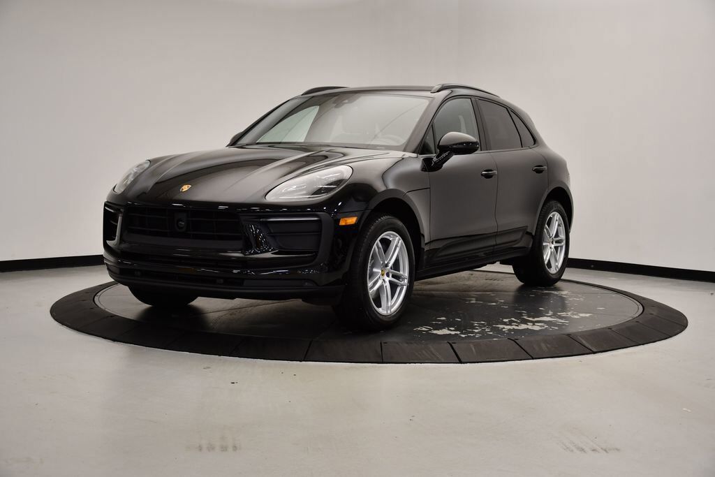 2025 PORSCHE Macan