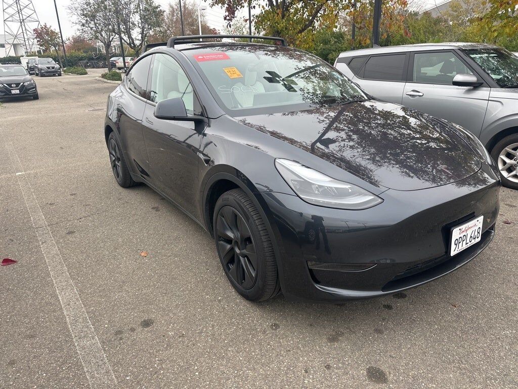 2025 TESLA Model Y