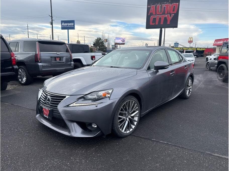 Lexus IS
