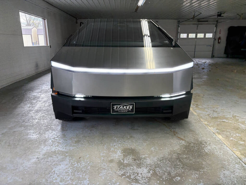 2024 TESLA Cybertruck