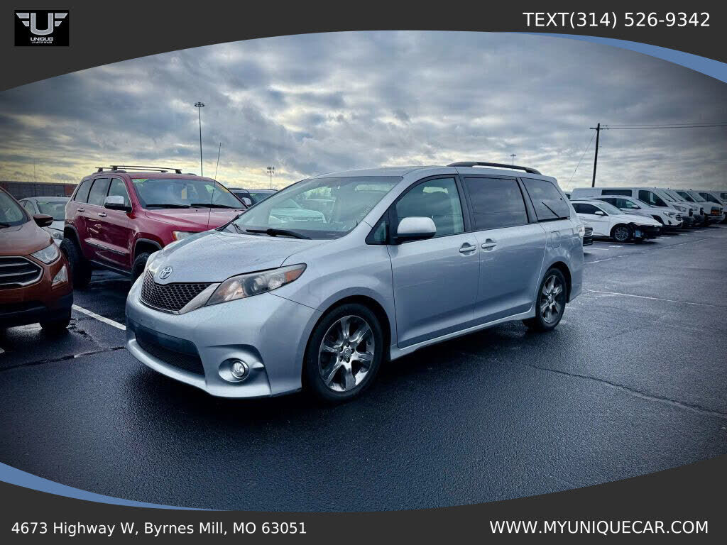 2011 TOYOTA Sienna