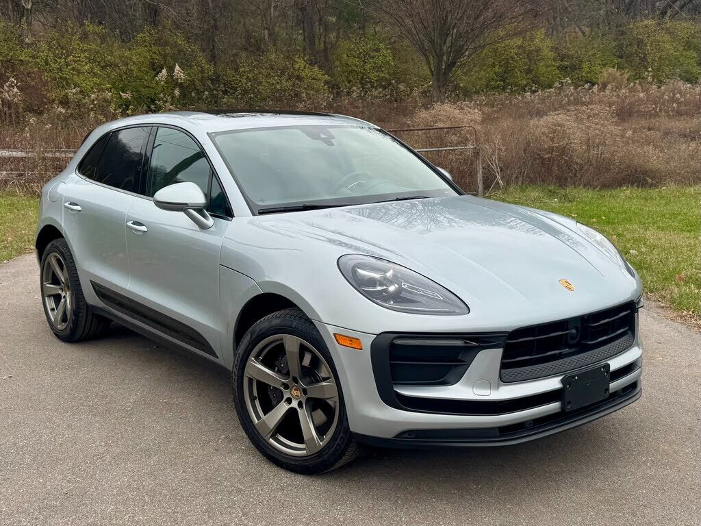 2024 PORSCHE Macan