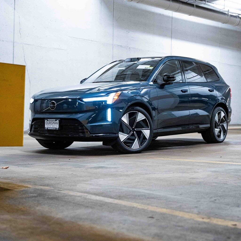 2025 VOLVO EX90