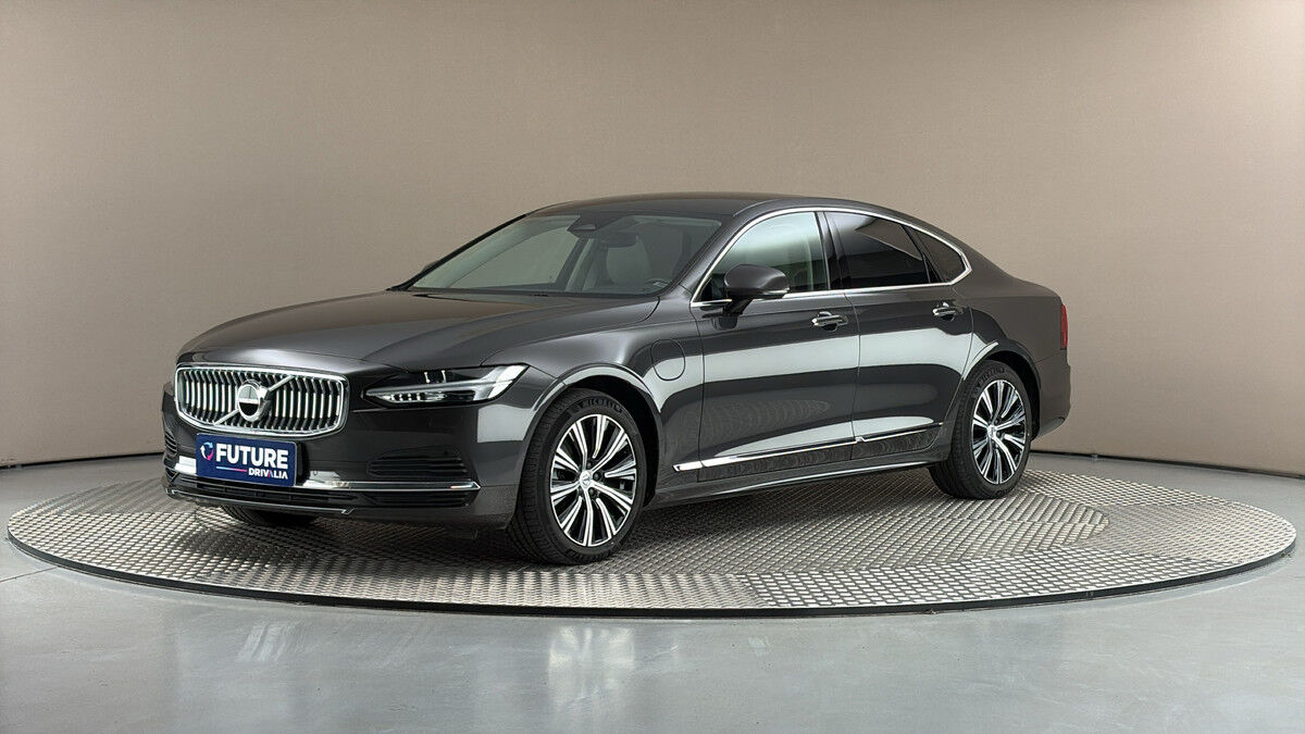 2022 VOLVO S90