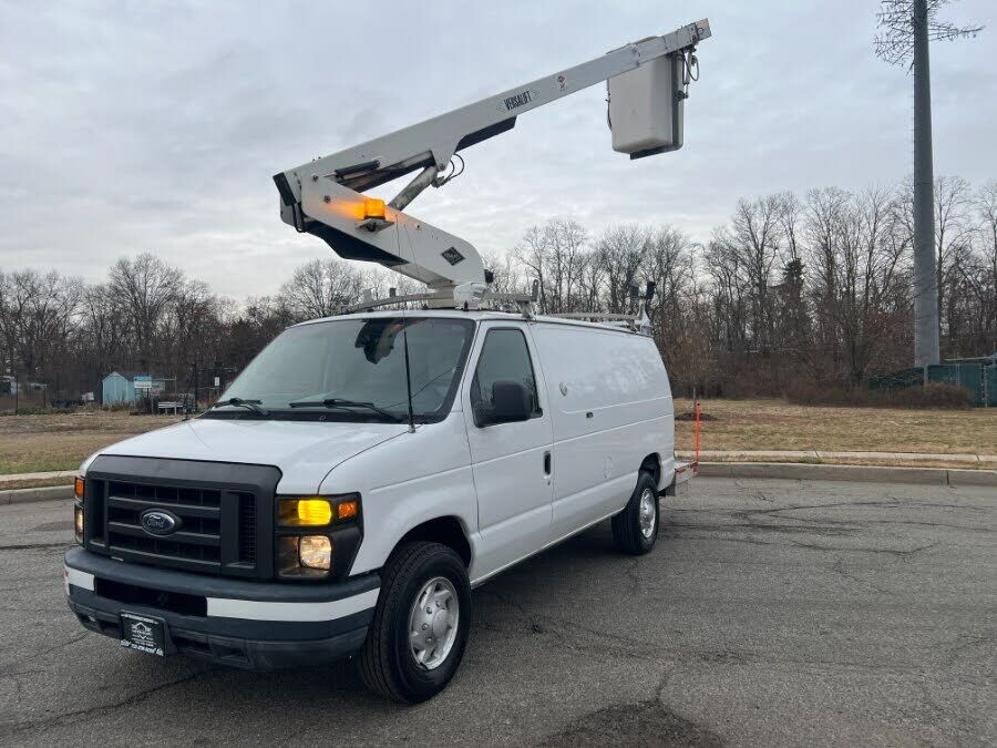 2011 FORD E-350