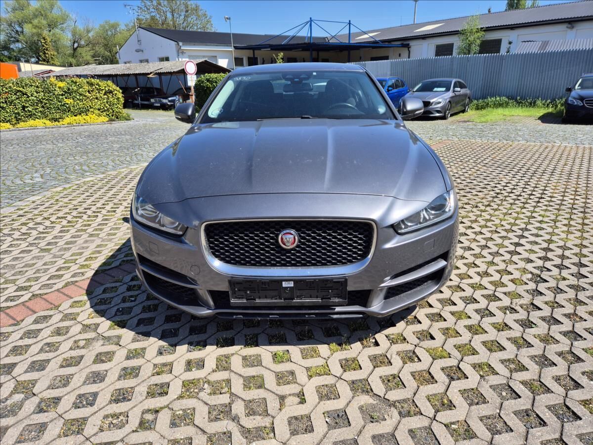 2018 JAGUAR XE