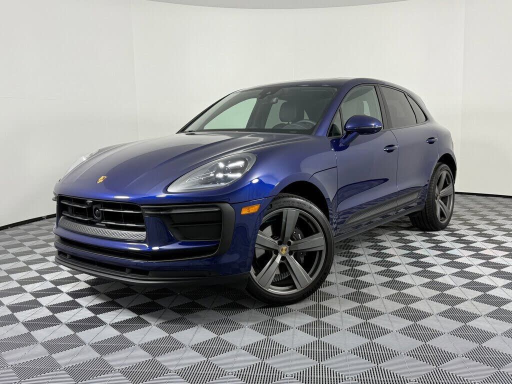 2025 PORSCHE Macan