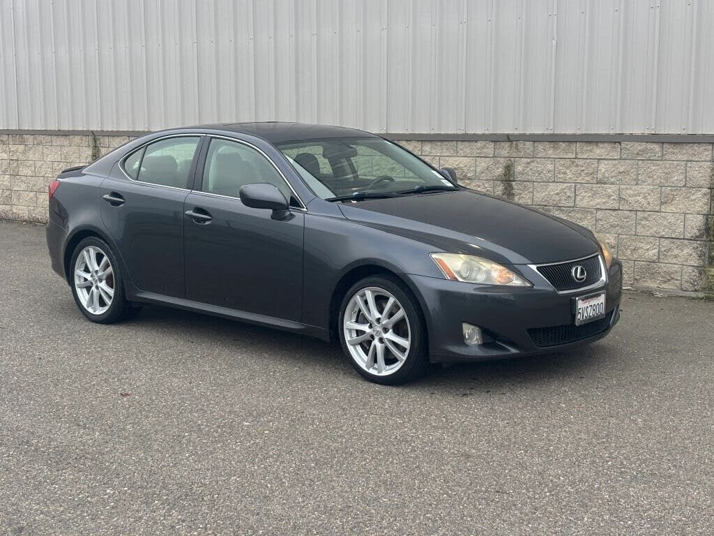 Lexus IS