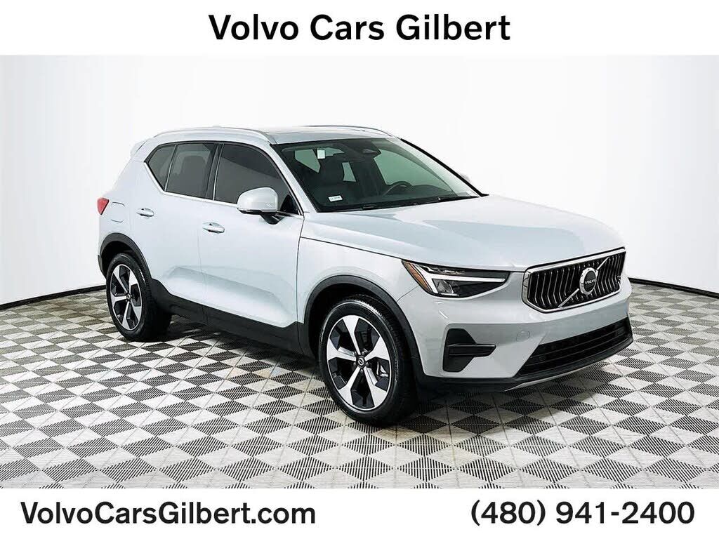 2025 VOLVO XC40
