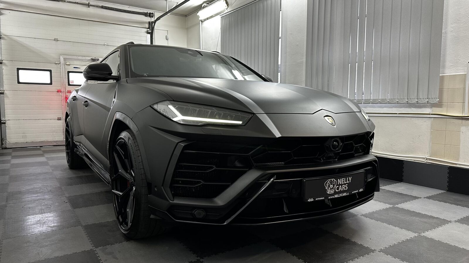 2020 LAMBORGHINI URUS