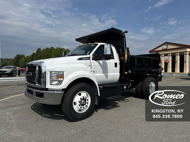 2025 FORD F-650
