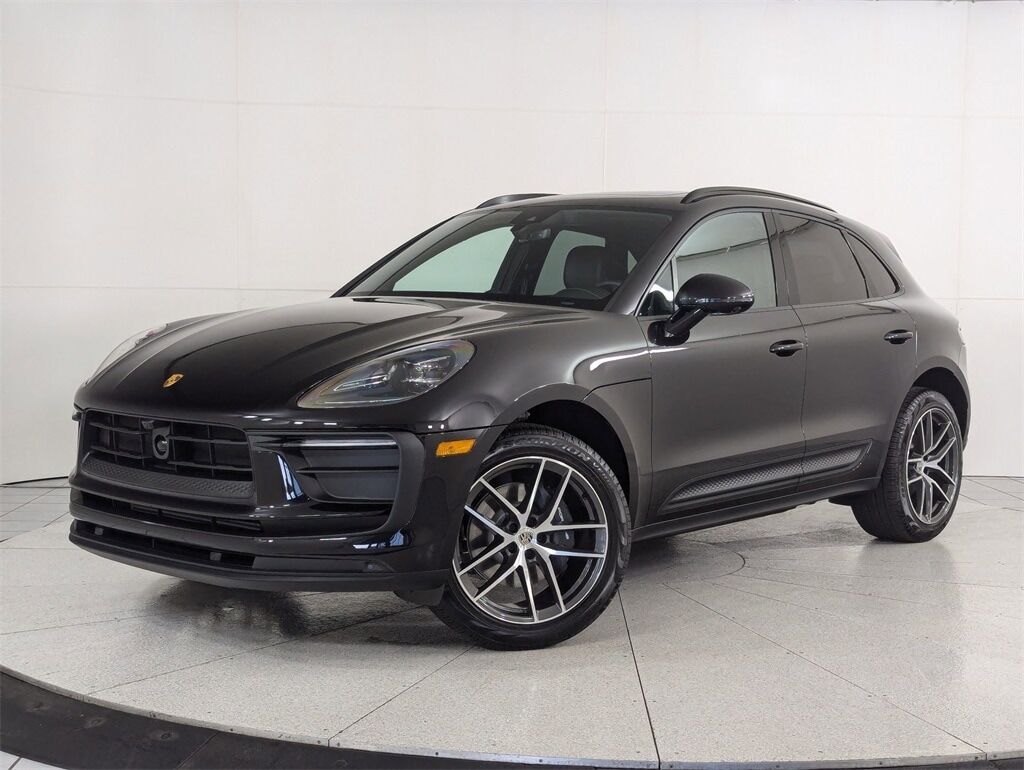2026 PORSCHE Macan