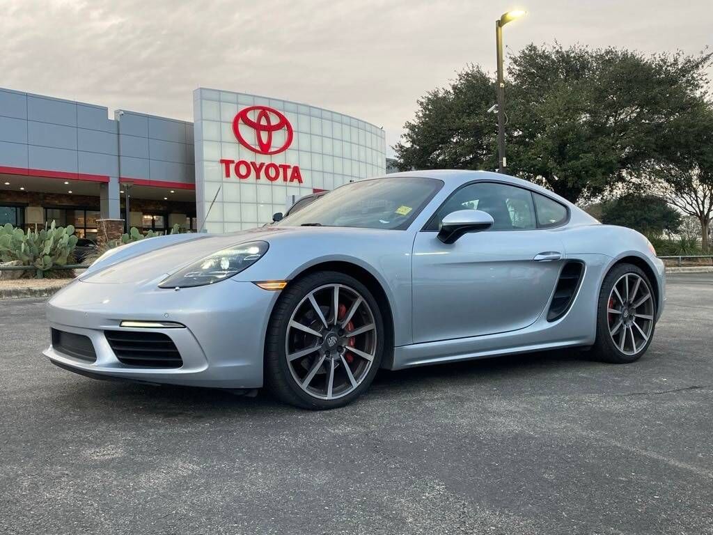 2018 PORSCHE 718