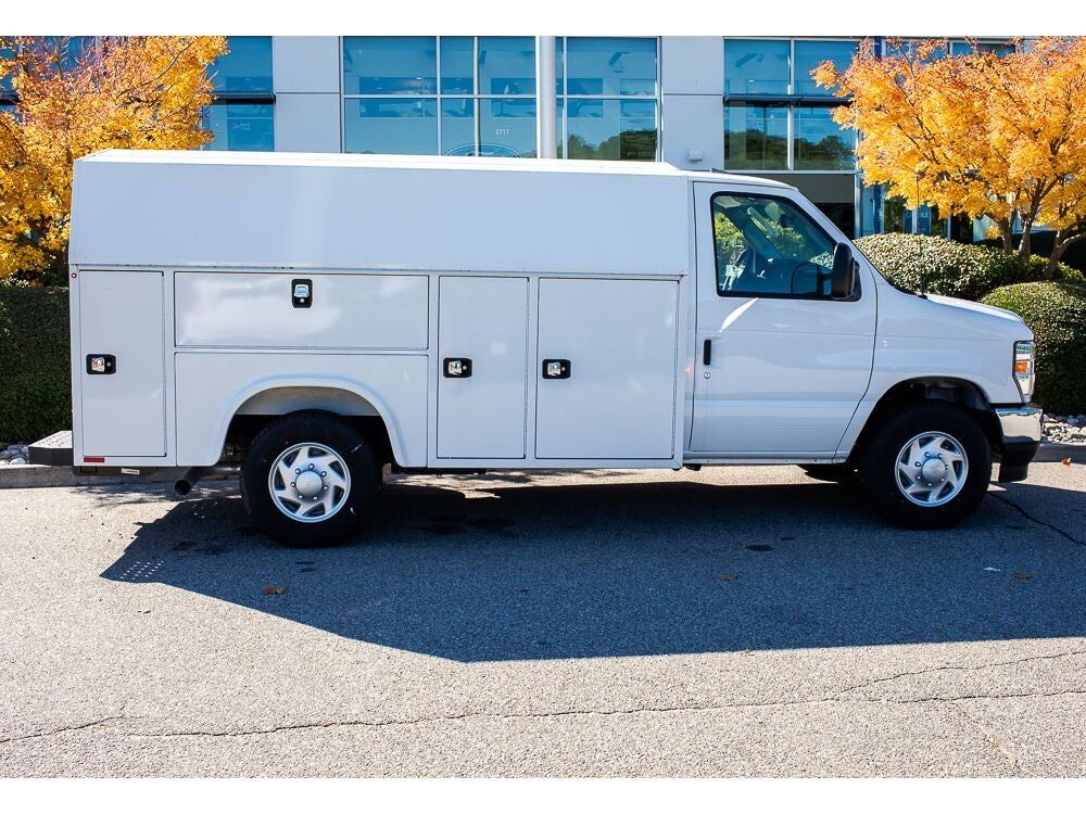 2025 FORD E-350