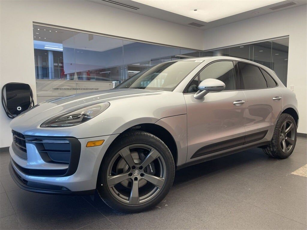 2026 PORSCHE Macan