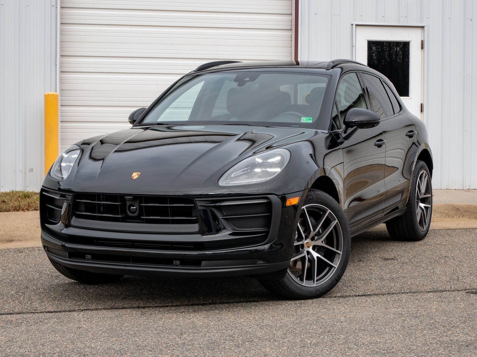 2026 PORSCHE Macan