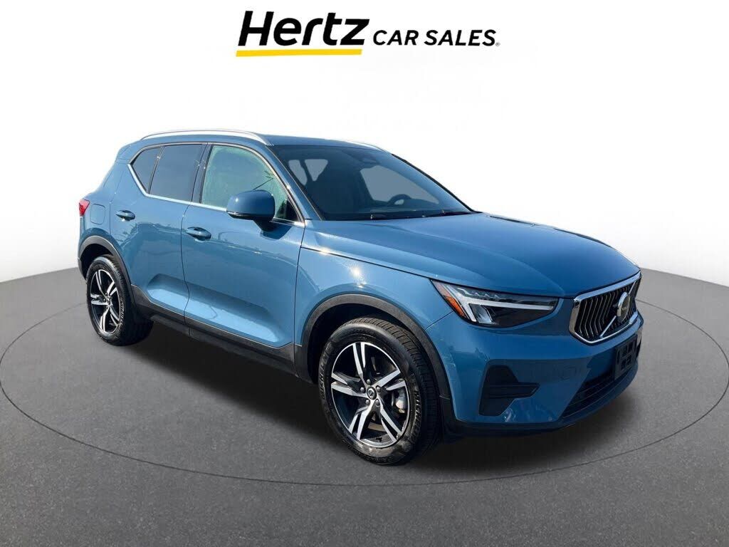2024 VOLVO XC40