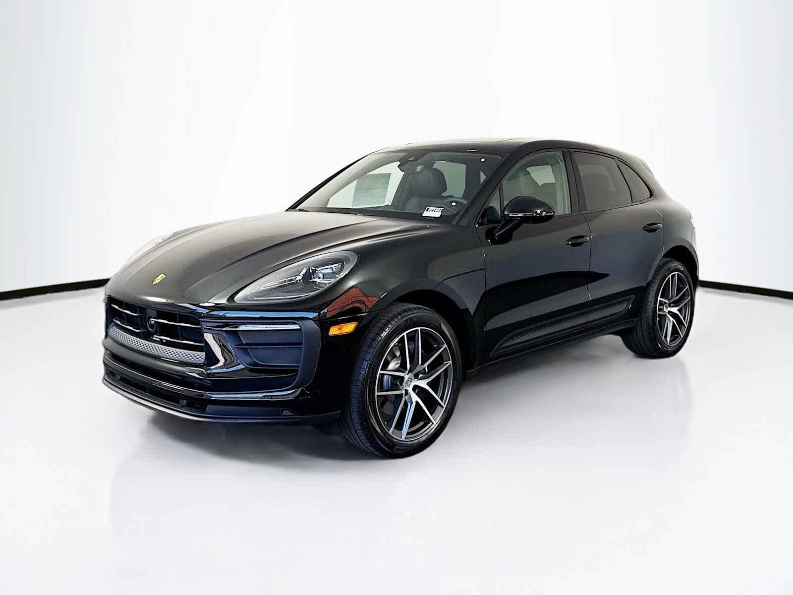 2025 PORSCHE Macan