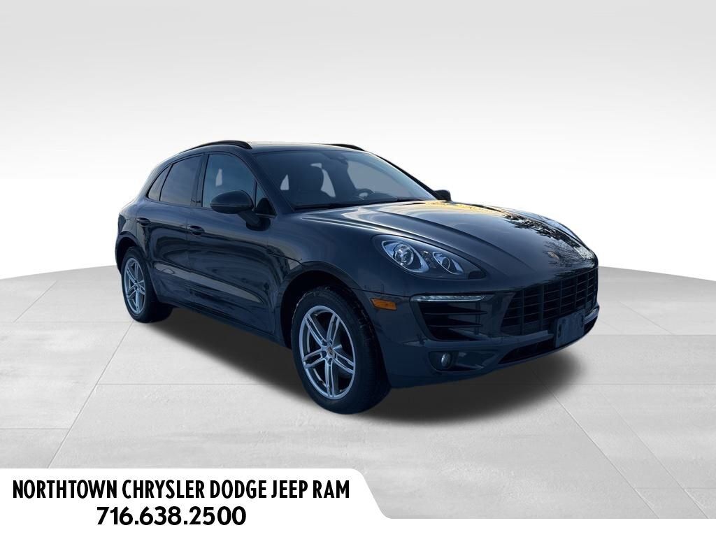 2018 PORSCHE Macan