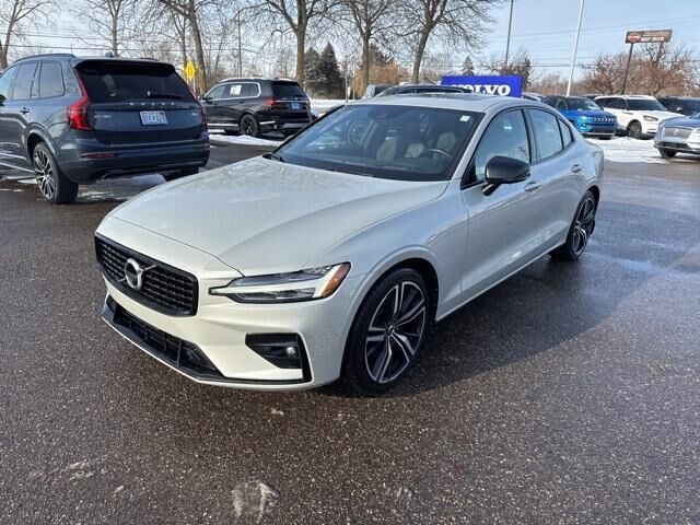 2021 VOLVO S60