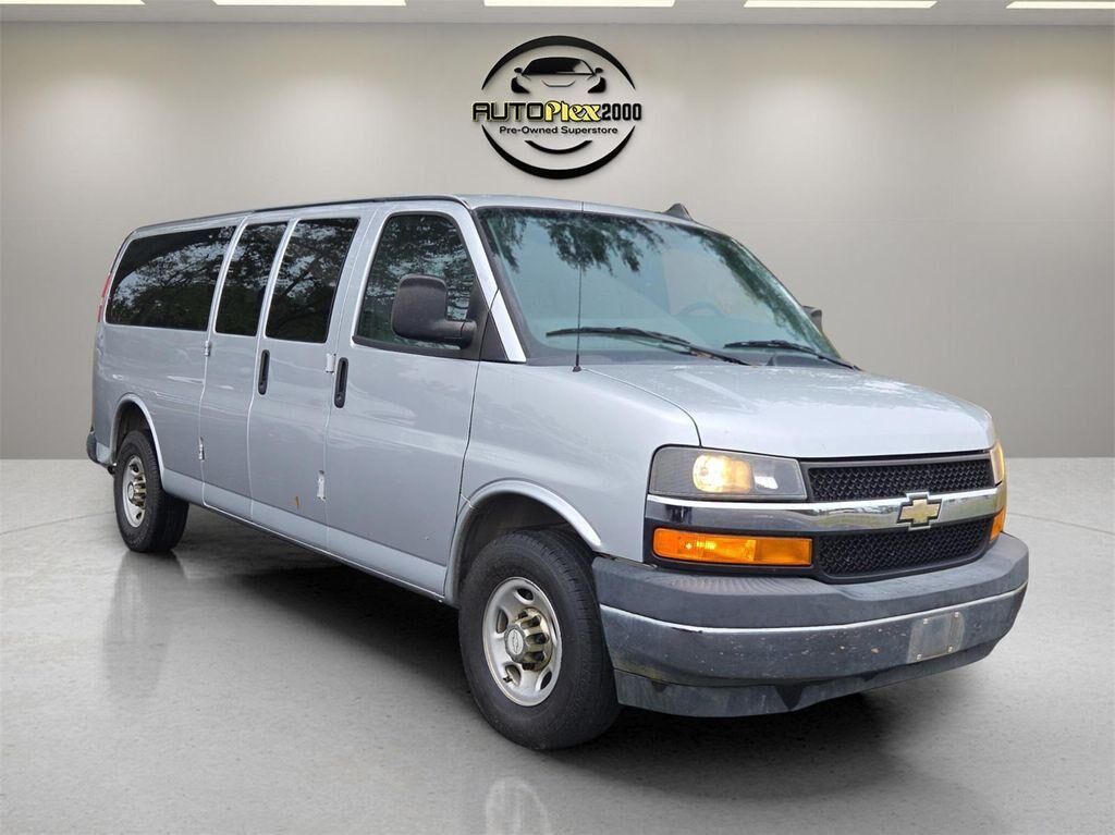 2017 CHEVROLET Express
