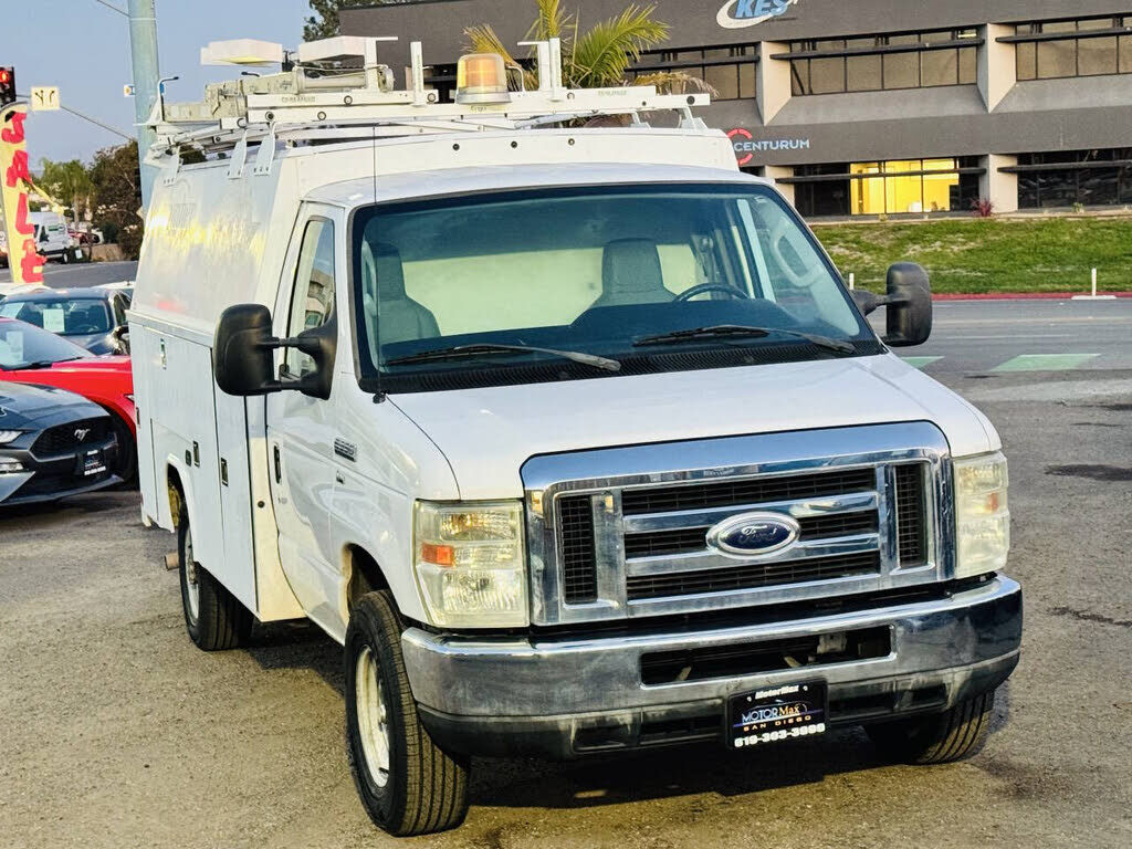 2011 FORD E-350